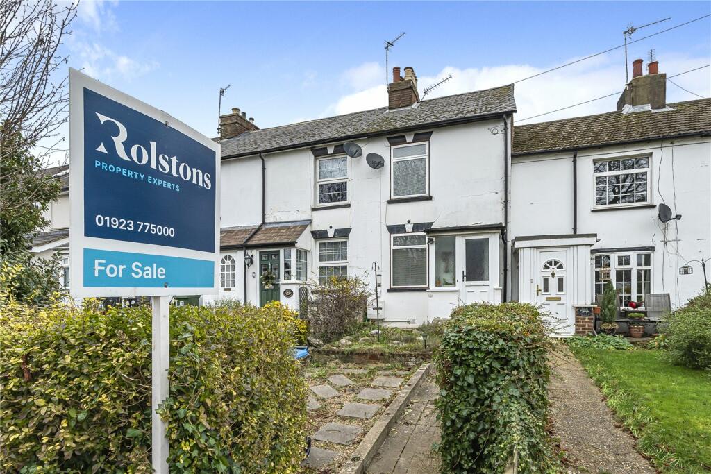 2 bedroom terraced house for sale in St. John's Road, Boxmoor, Hemel