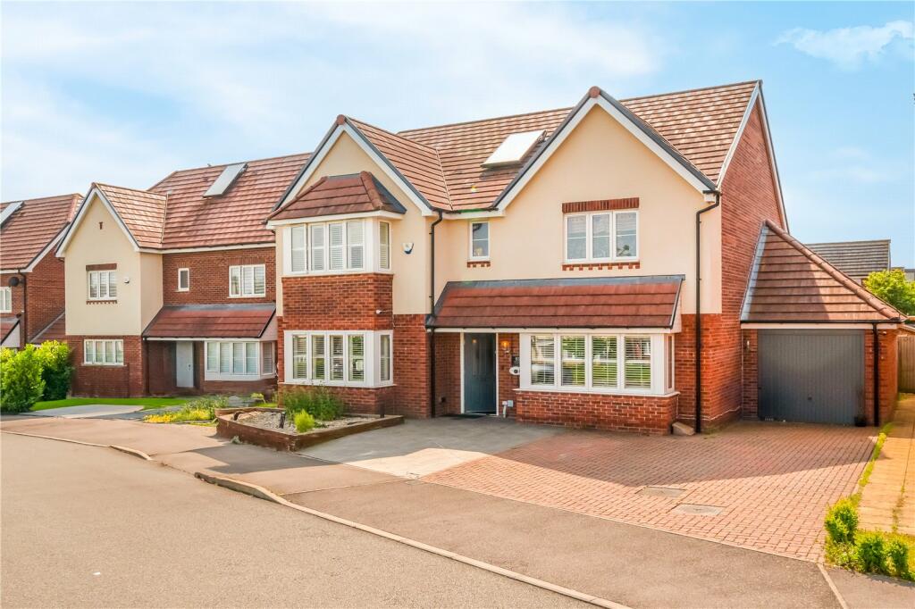 5 bedroom detached house for sale in Braham Crescent, Leavesden, Watford, Hertfordshire, WD25