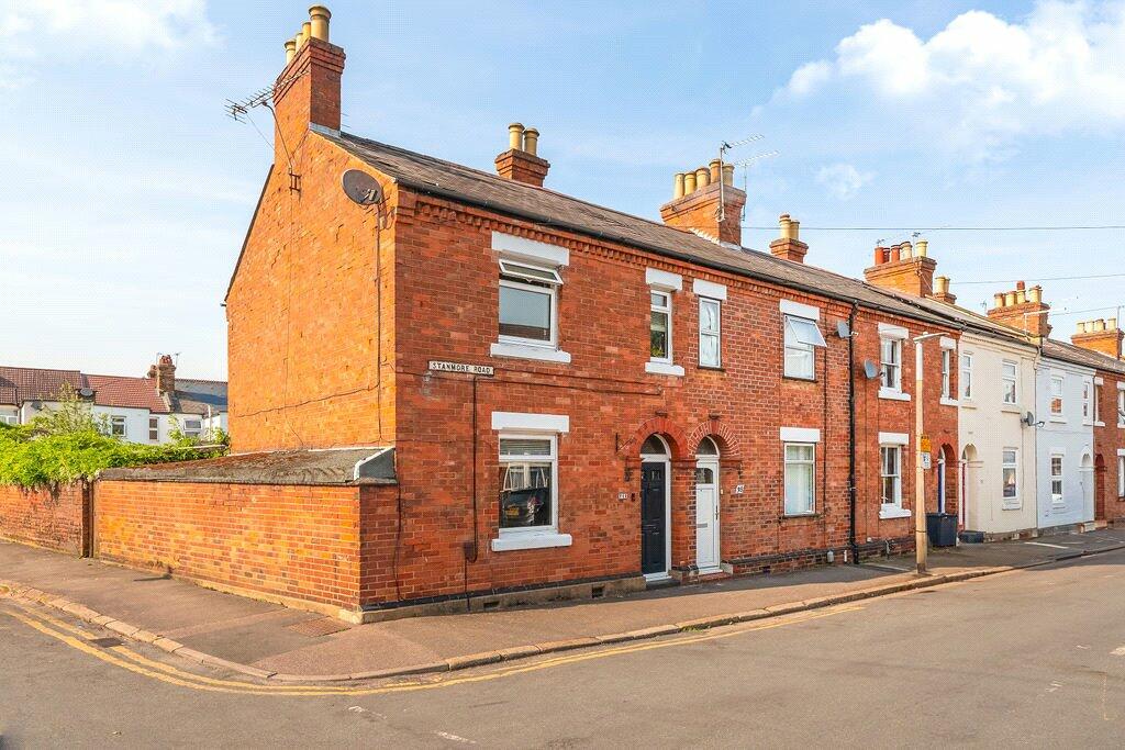 2 bedroom end of terrace house for sale in Stanmore Road, Watford