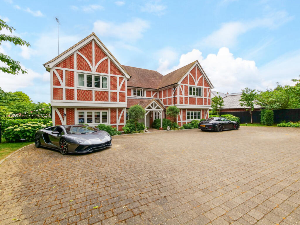 Main image of property: New Road, Henley-on-thames, RG9