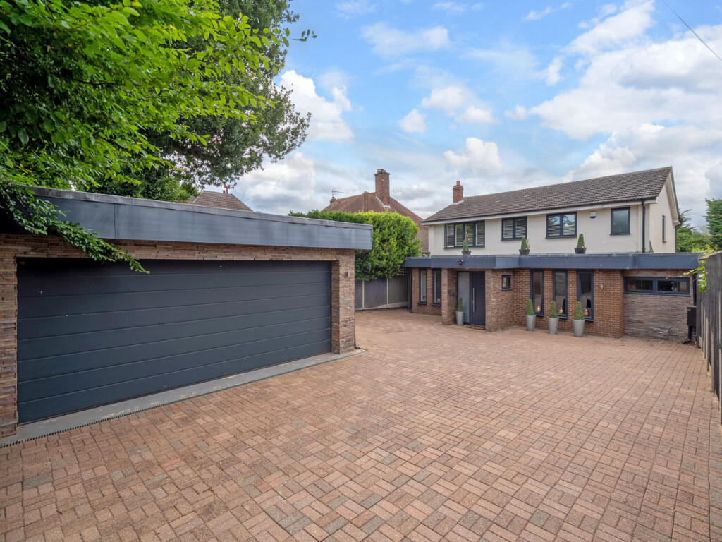 Main image of property: The Causeway, Potters Bar, EN6
