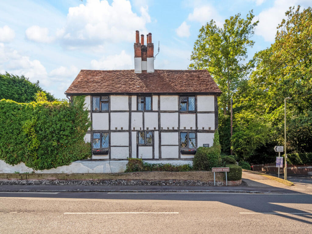 Main image of property: Paradise Road, Henley-on-thames, RG9