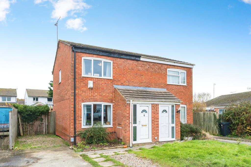 2 bedroom semidetached house for sale in Symonds, Freshbrook, Swindon, Wiltshire, SN5