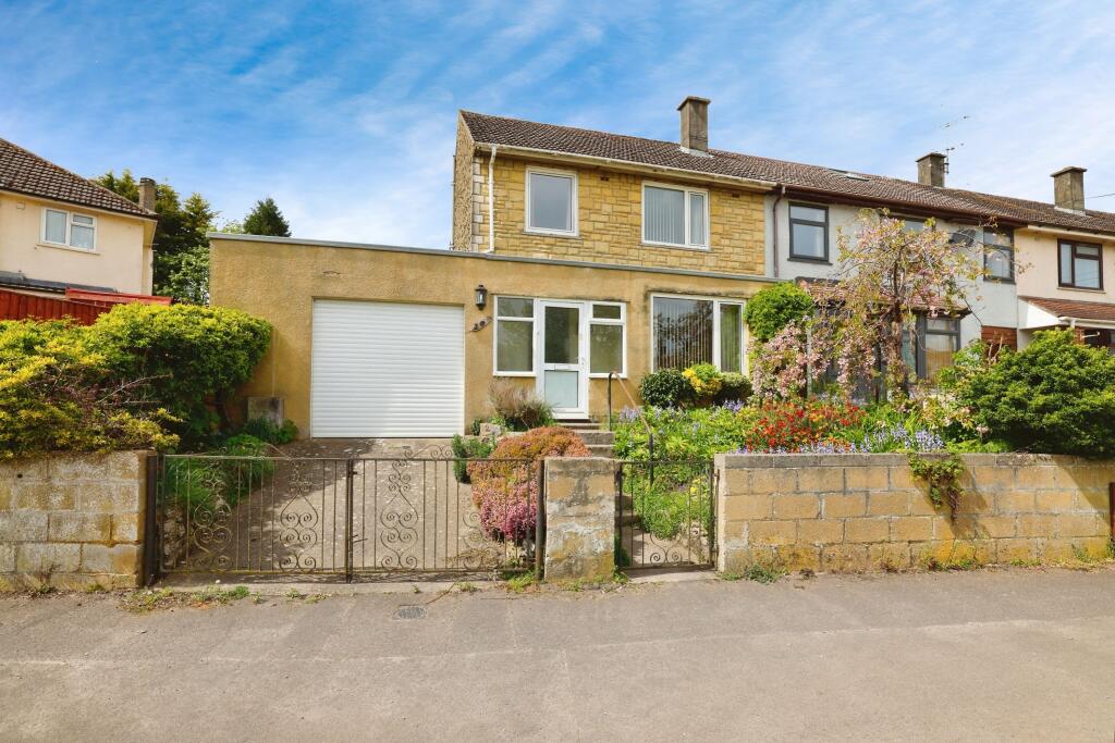 3 bedroom end of terrace house for sale in Manor Crescent, Swindon, Wiltshire, SN2