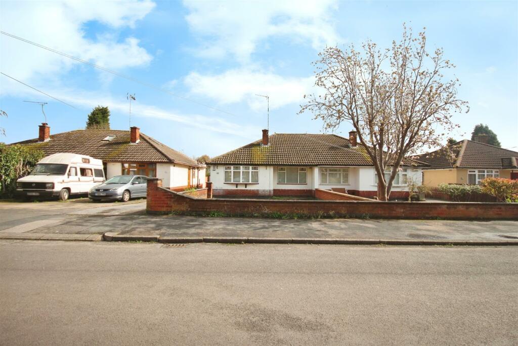 2 bedroom semidetached bungalow for sale in Burbages Lane, Longford