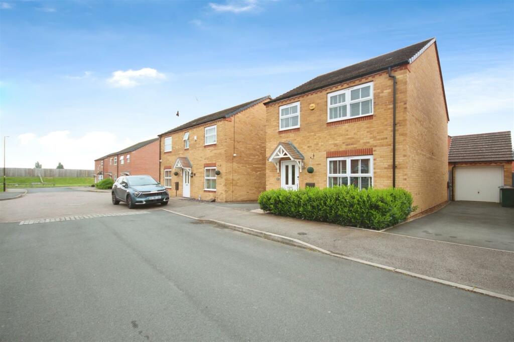4 bedroom detached house for sale in Bluebird Drive, Whitmore Park