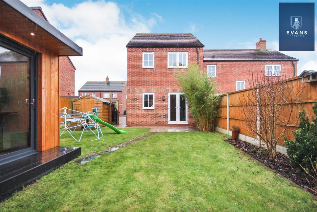 Additional property image - Oakwood Avenue, Willenhall, Coventry