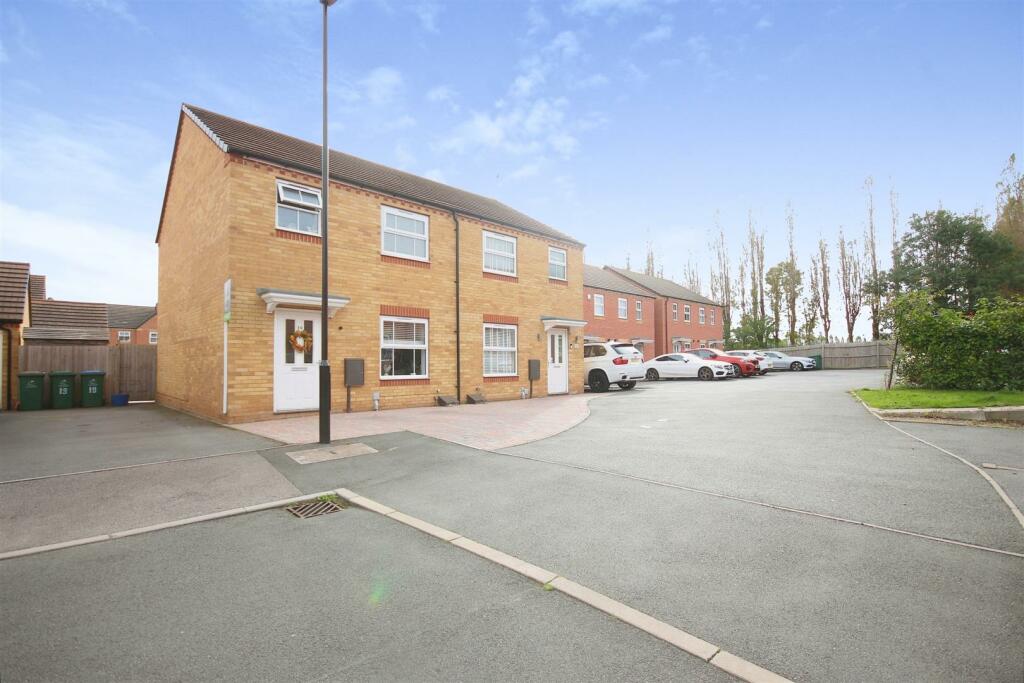 3 bedroom semidetached house for sale in Whitmore Manor Close