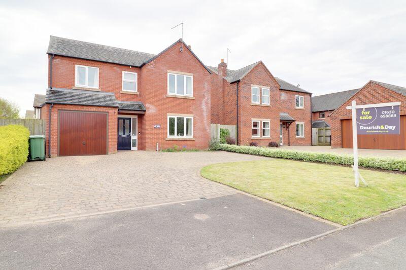 4 bedroom detached house for sale in Newcastle Road, Market Drayton
