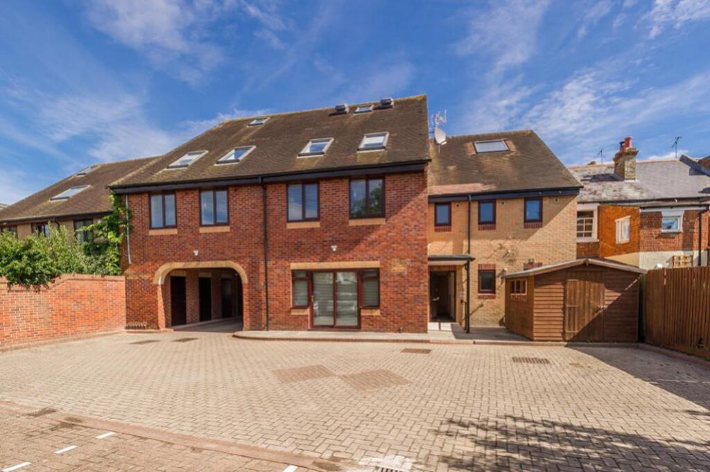 Main image of property: Wadham Court, Edgeway Road, Oxford, OX3 0HD