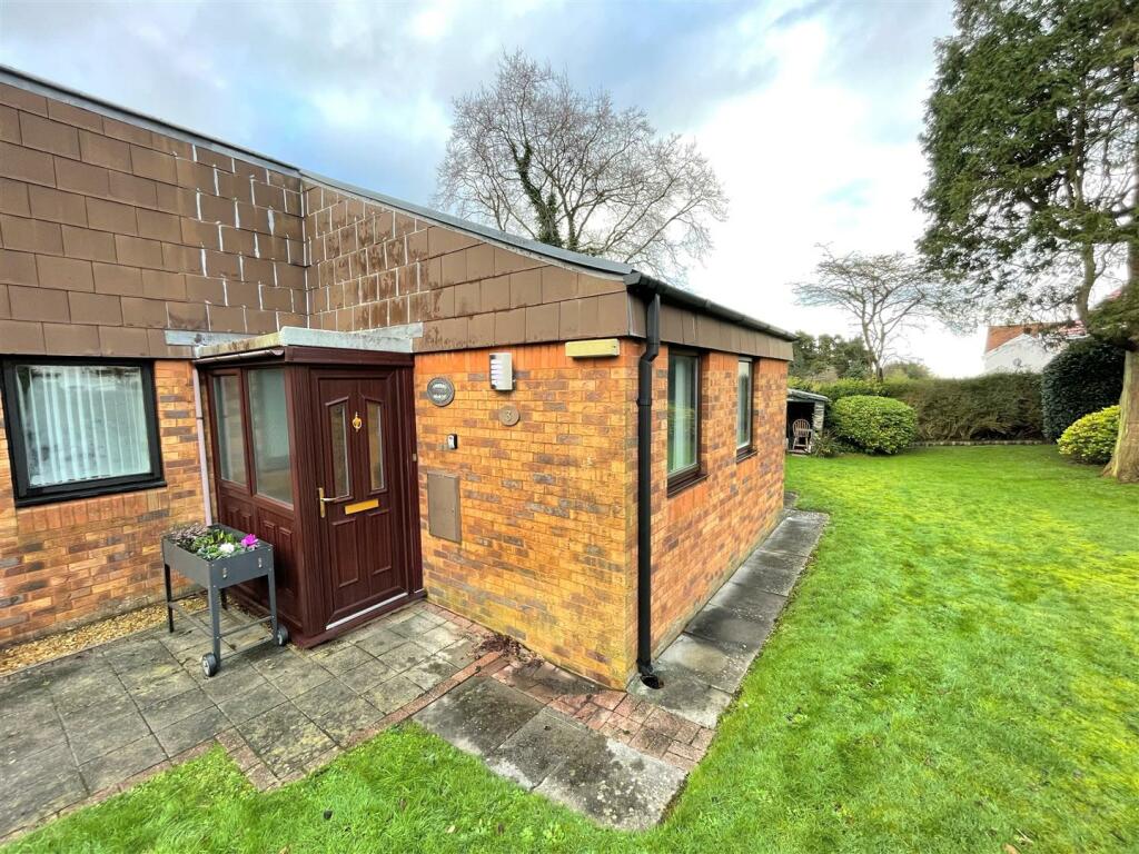 1 bedroom terraced bungalow for sale in Bude Haven Terrace, Norton, Swansea, SA3