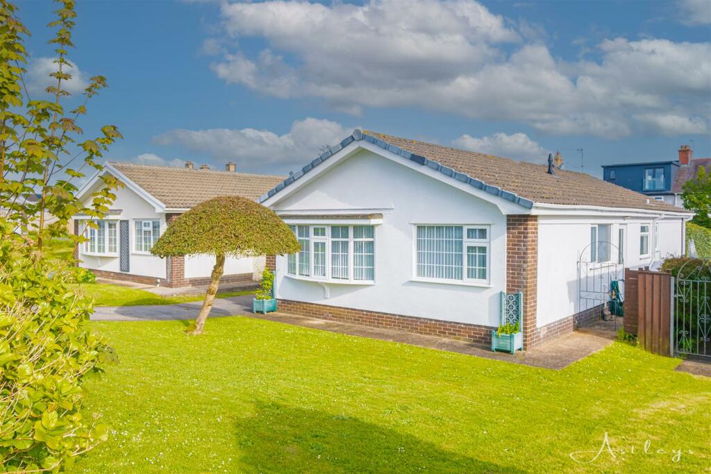 3 bedroom detached bungalow for sale in Withy Park, Swansea