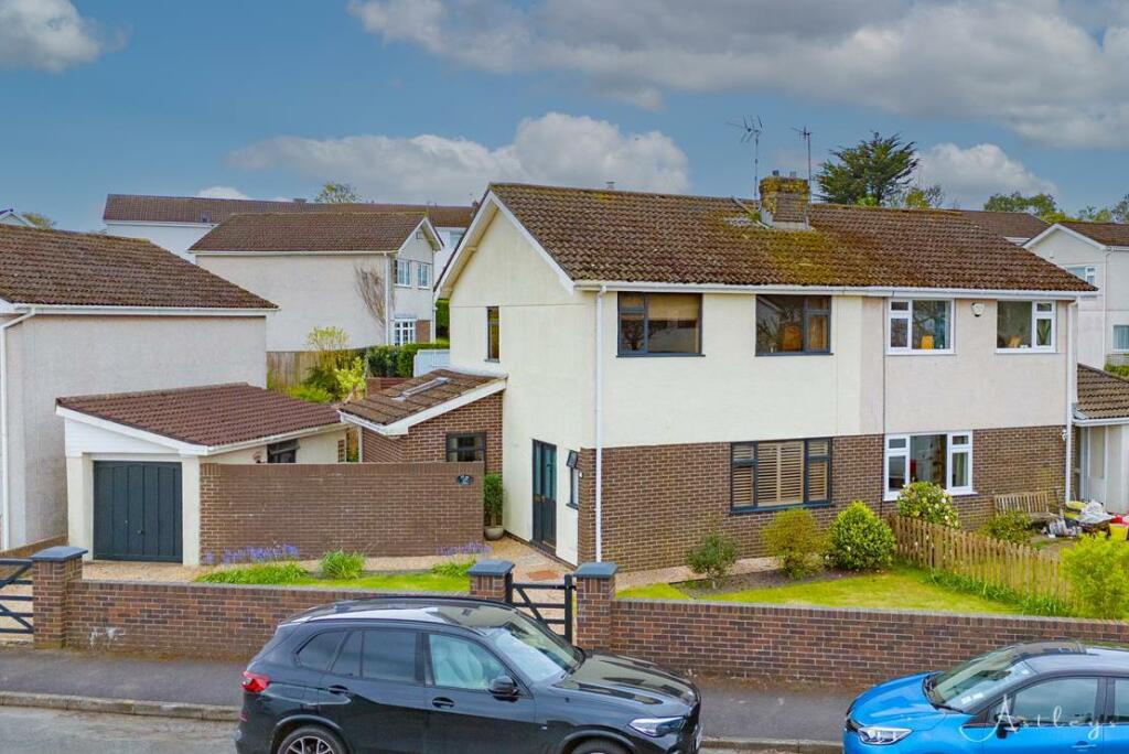 3 bedroom semidetached house for sale in Pennard Drive, Southgate