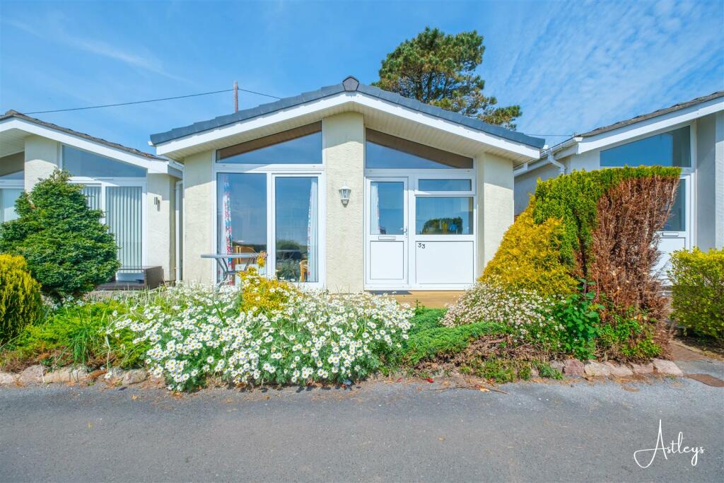 2 bedroom detached house for sale in New Park, Port Eynon, Swansea, SA3