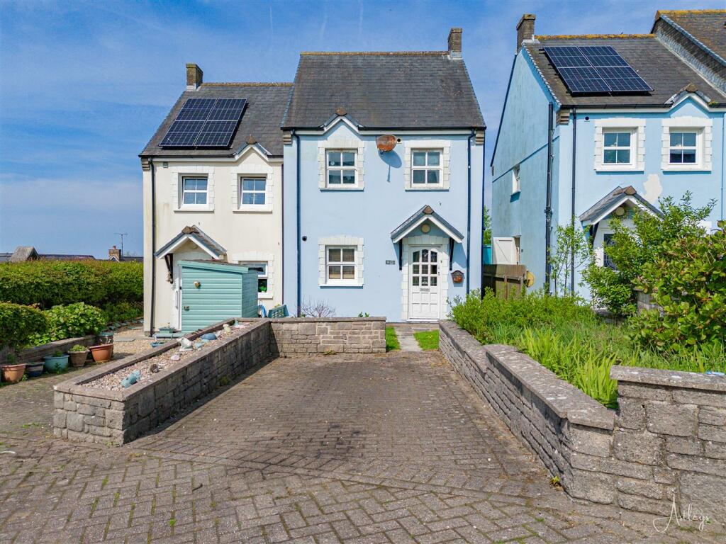 3 bedroom semidetached house for sale in Clos Sant Cenydd, Llangennith