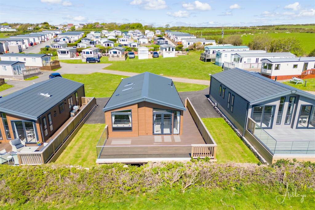 3 bedroom lodge for sale in Green Meadow Leisure Park, Oxwich, Swansea, SA3