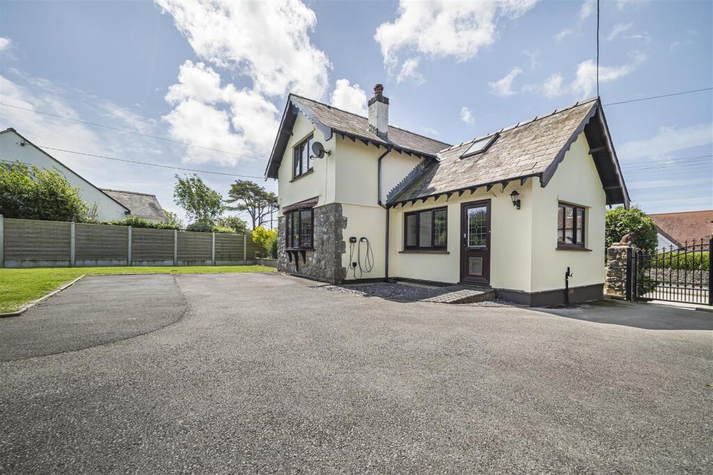 Main image of property: Southgate Road, Southgate, Swansea