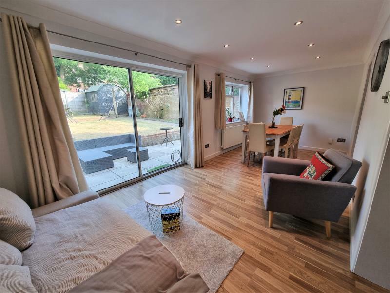 4 bedroom semidetached house for rent in Great Goodwin Drive, Merrow, Guildford, GU1