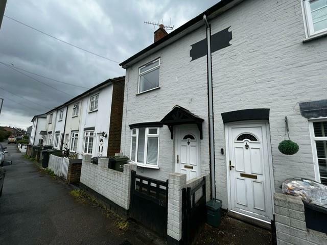 3 bedroom semi-detached house for rent in Stoughton Road, Guildford , GU1