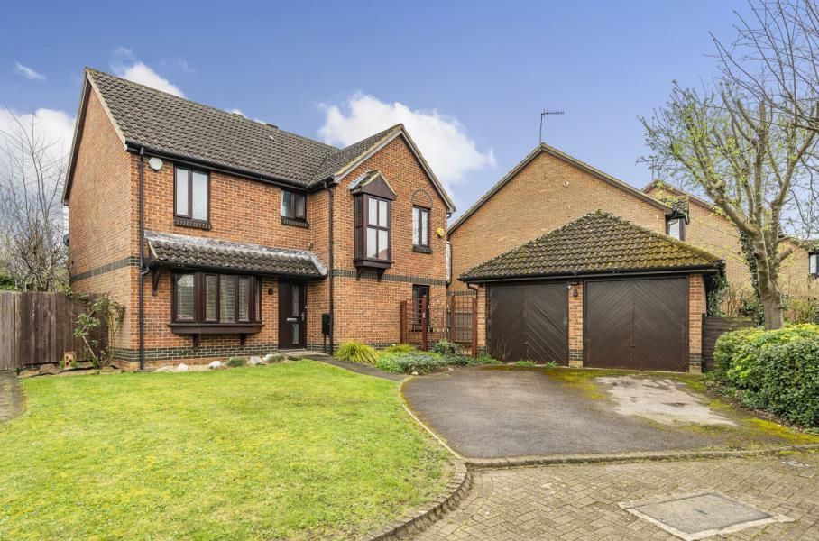 4 bedroom detached house for rent in Jersey Close, Burpham, GU4