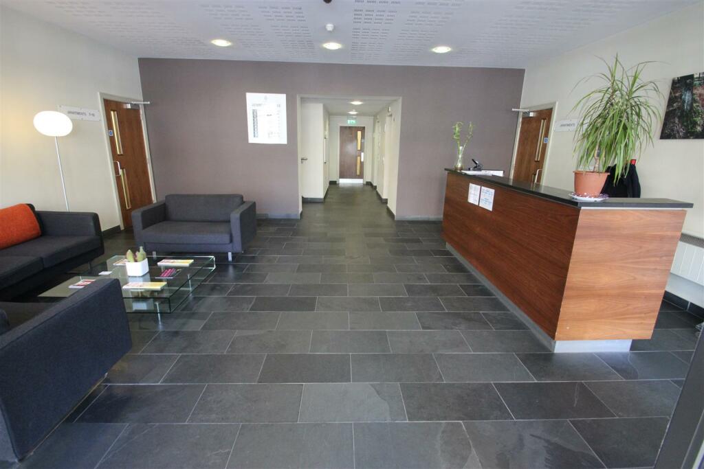 2 bedroom apartment for sale in Admiral House, Newport Road, CF24