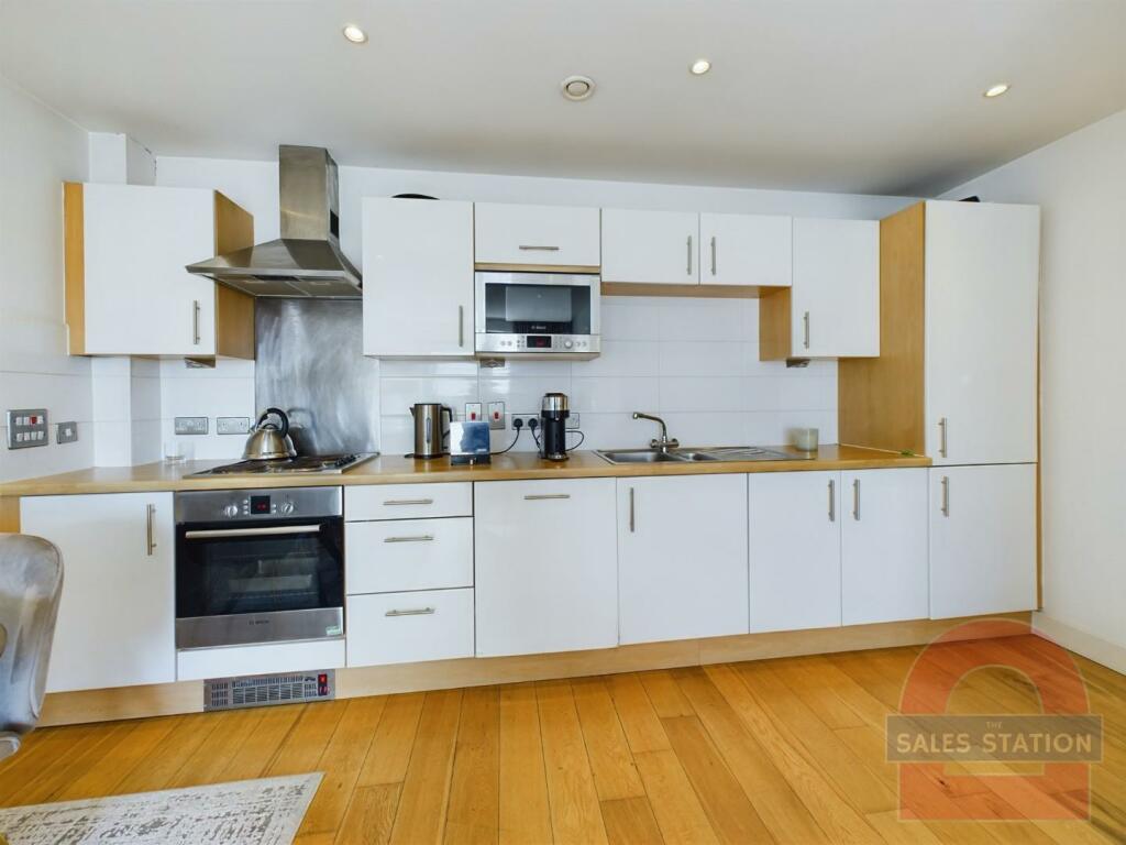 Additional property image - Bute Terrace, Cardiff