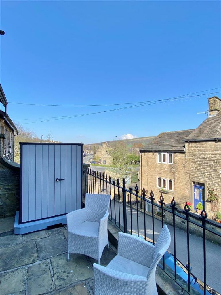 2 bedroom flat for sale in Church Street, Hayfield, High Peak, SK22