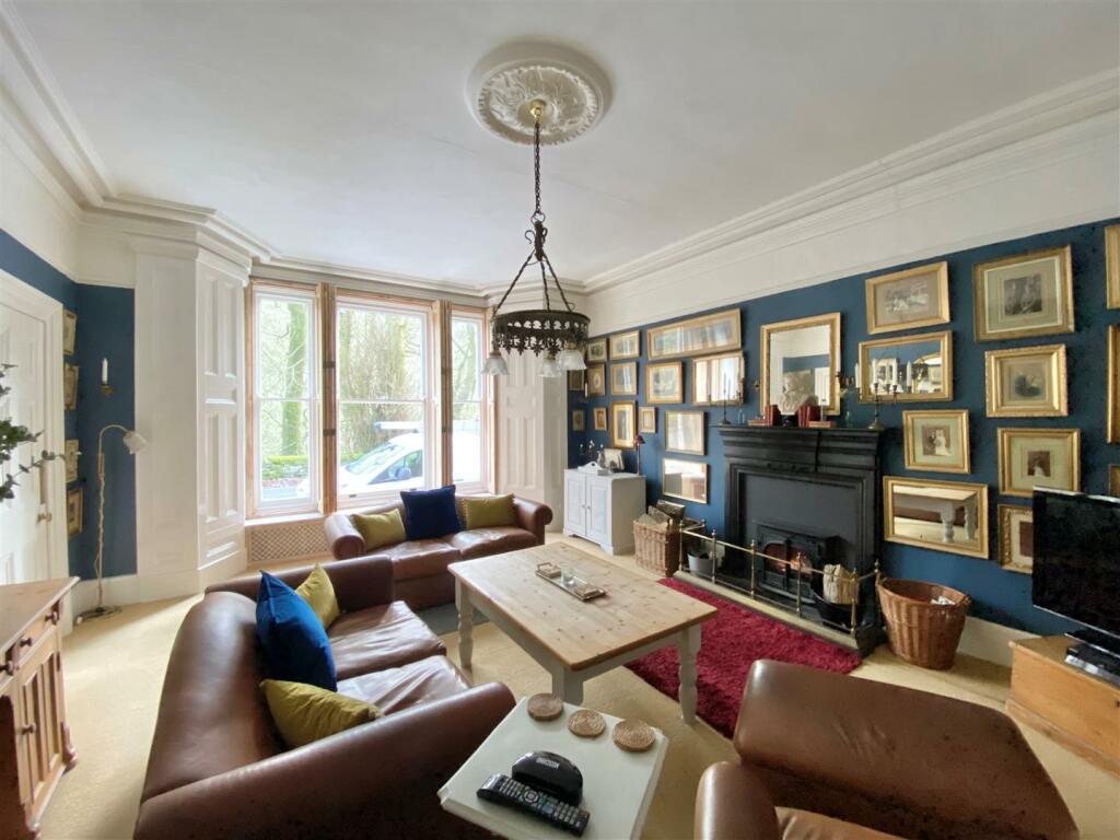 4 bedroom end of terrace house for sale in Kinder Road, Hayfield, High Peak, SK22