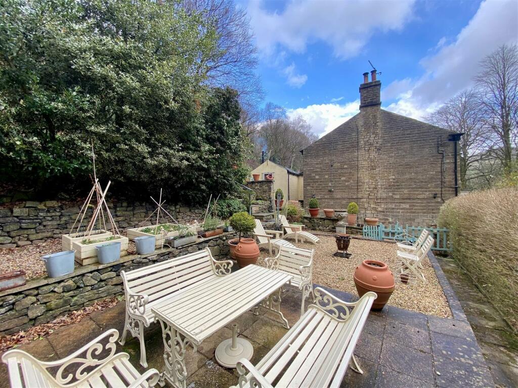 4 bedroom end of terrace house for sale in Kinder Road, Hayfield, High Peak, SK22