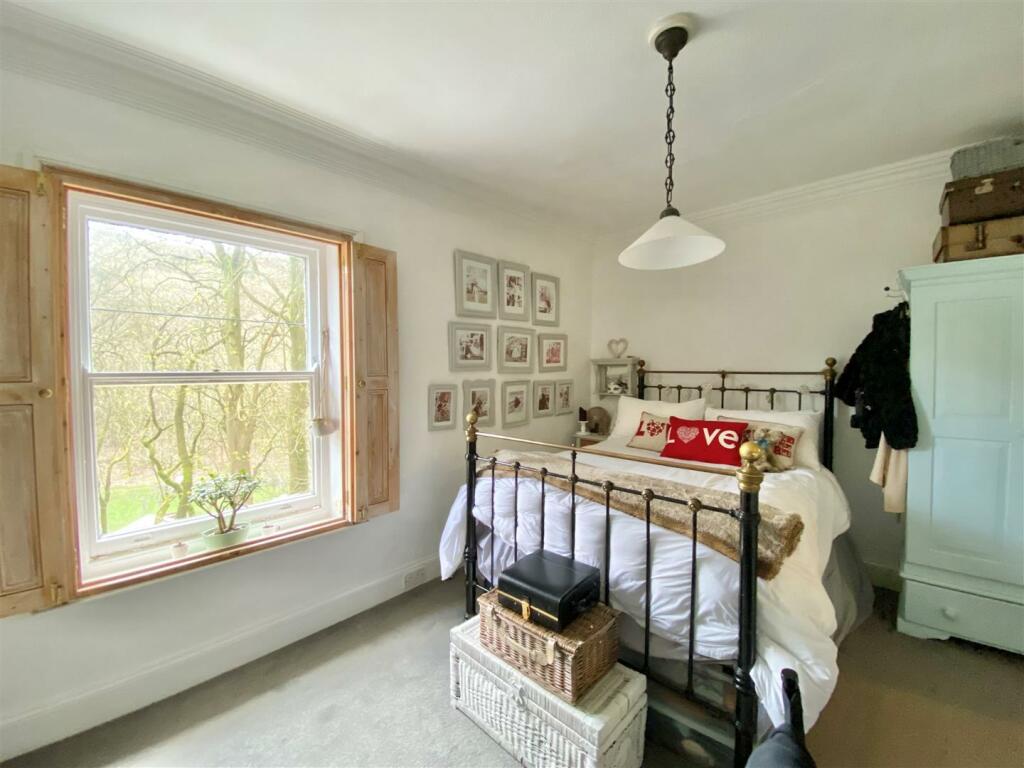 4 bedroom end of terrace house for sale in Kinder Road, Hayfield, High Peak, SK22