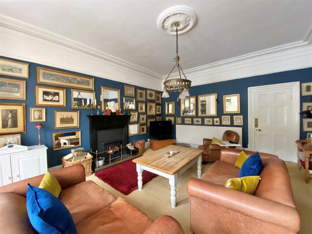 4 bedroom end of terrace house for sale in Kinder Road, Hayfield, High Peak, SK22