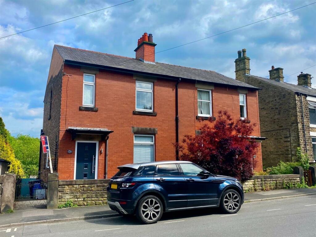 3 bedroom semidetached house for sale in Low Leighton Road, New Mills
