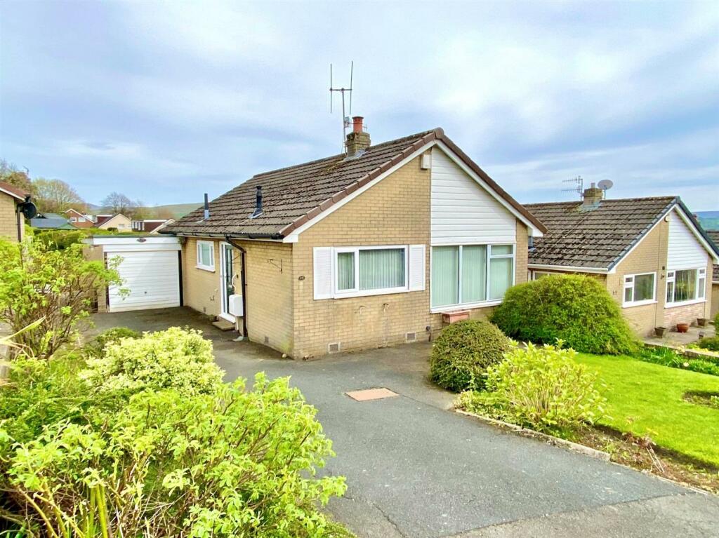 2 bedroom detached bungalow for sale in Alsfeld Way, New Mills, High