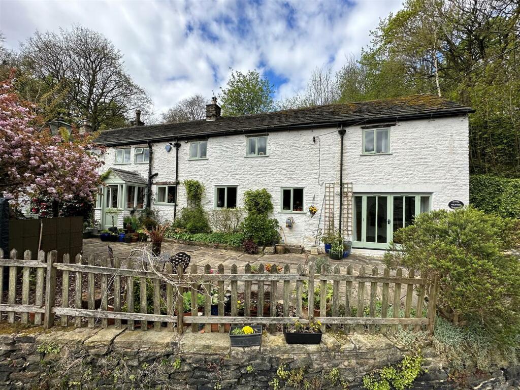 3 bedroom semidetached house for sale in Spinnerbottom, New Mills