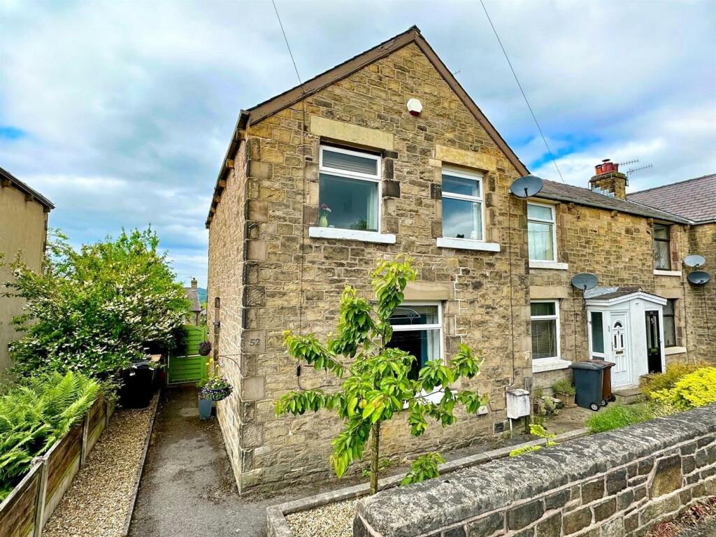 3 bedroom end of terrace house for sale in New Street, New Mills, High