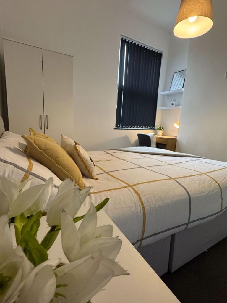 Main image of property: House Share - Oxford Street, St. Helens 50%, First Months Rent