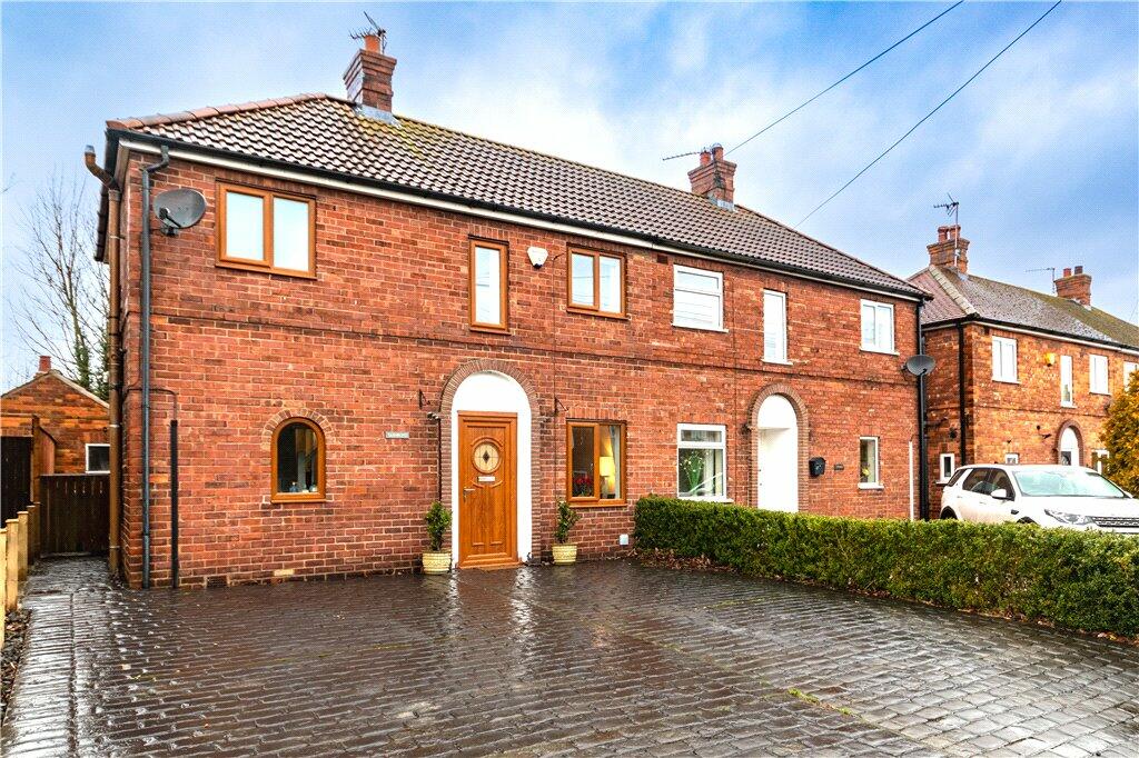 2 bedroom semidetached house for sale in South Duffield Road, Osgodby