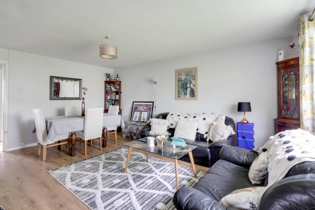 2 bedroom semidetached bungalow for sale in Woodland Road, Lyminge