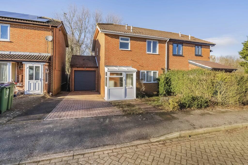 3 bedroom semidetached house for sale in Gillman Close, Hawkinge