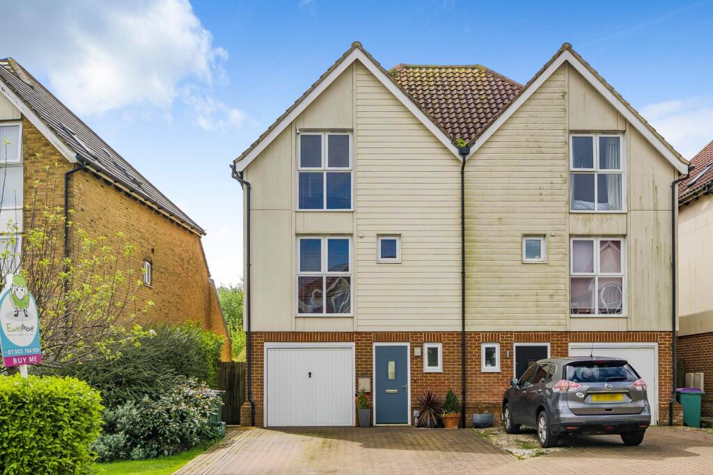 3 bedroom semidetached house for sale in Paxton Avenue, Hawkinge, CT18
