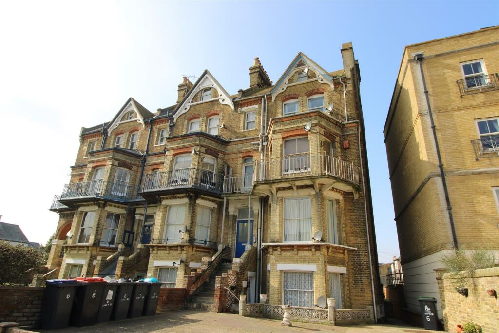 2 bedroom flat for rent in Canterbury Road, Herne Bay, CT6