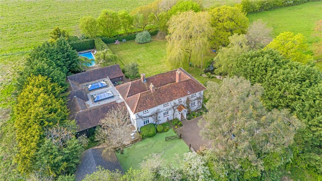 6 bedroom detached house for sale in Easthampstead Road, Wokingham, Berkshire, RG40