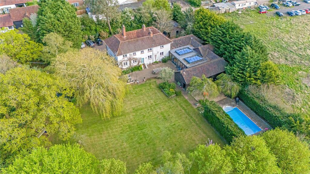 6 bedroom detached house for sale in Easthampstead Road, Wokingham
