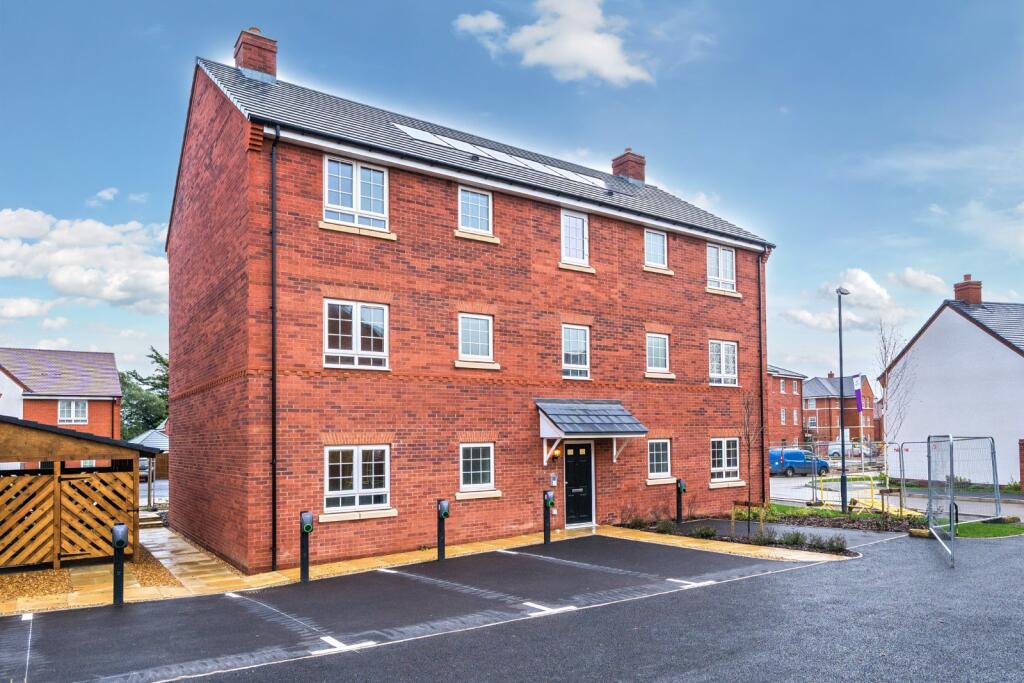 Main image of property: Kingston Grange Drive, Upper Lighthorne, Leamington Spa, Warwickshire, CV33