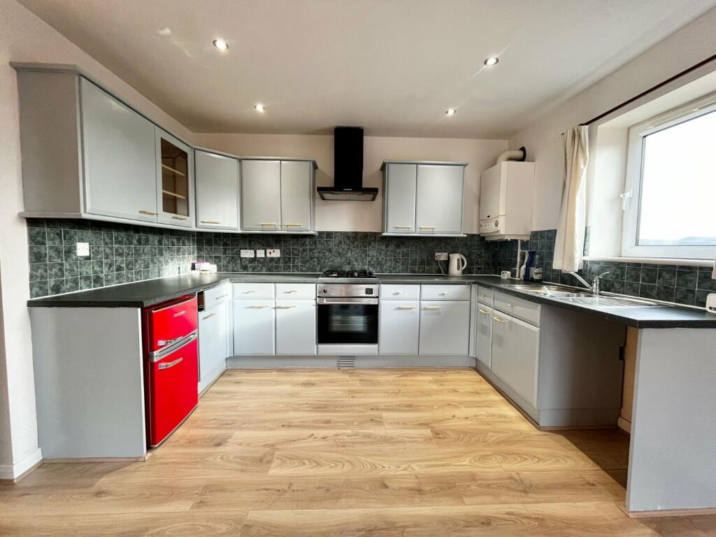 Additional property image - Bradford Road, Shipley, West Yorkshire, BD18