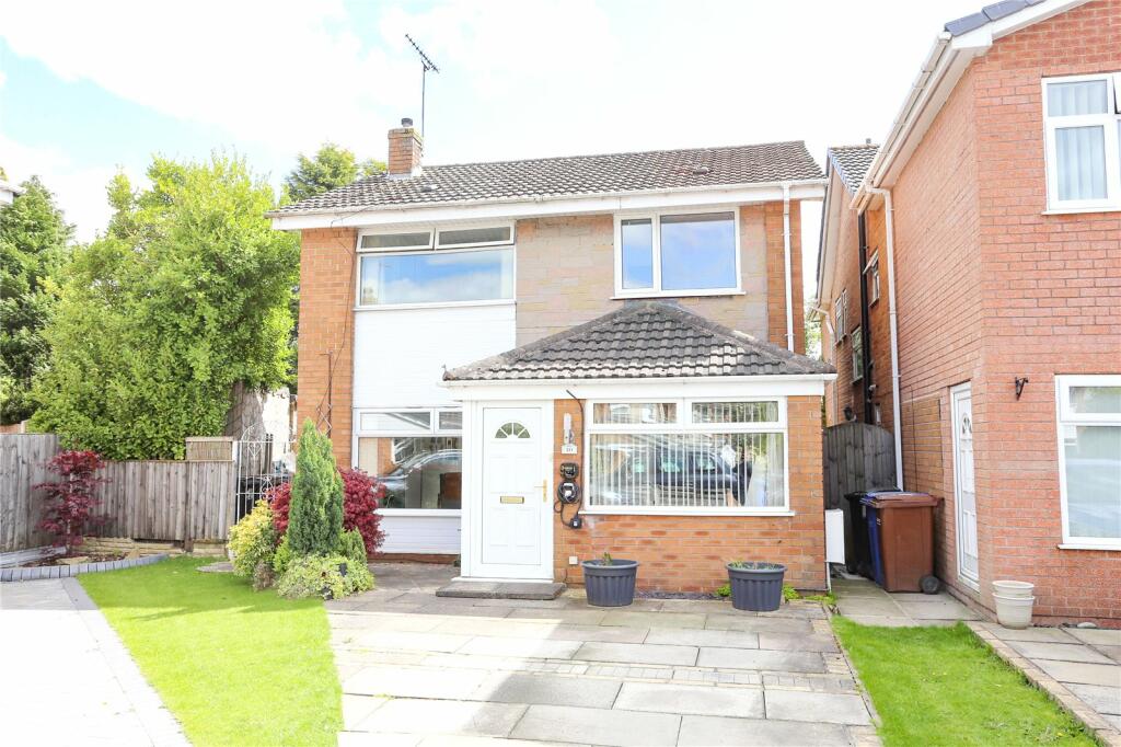 3 bedroom detached house for sale in Birchwood Close, Heaton Mersey
