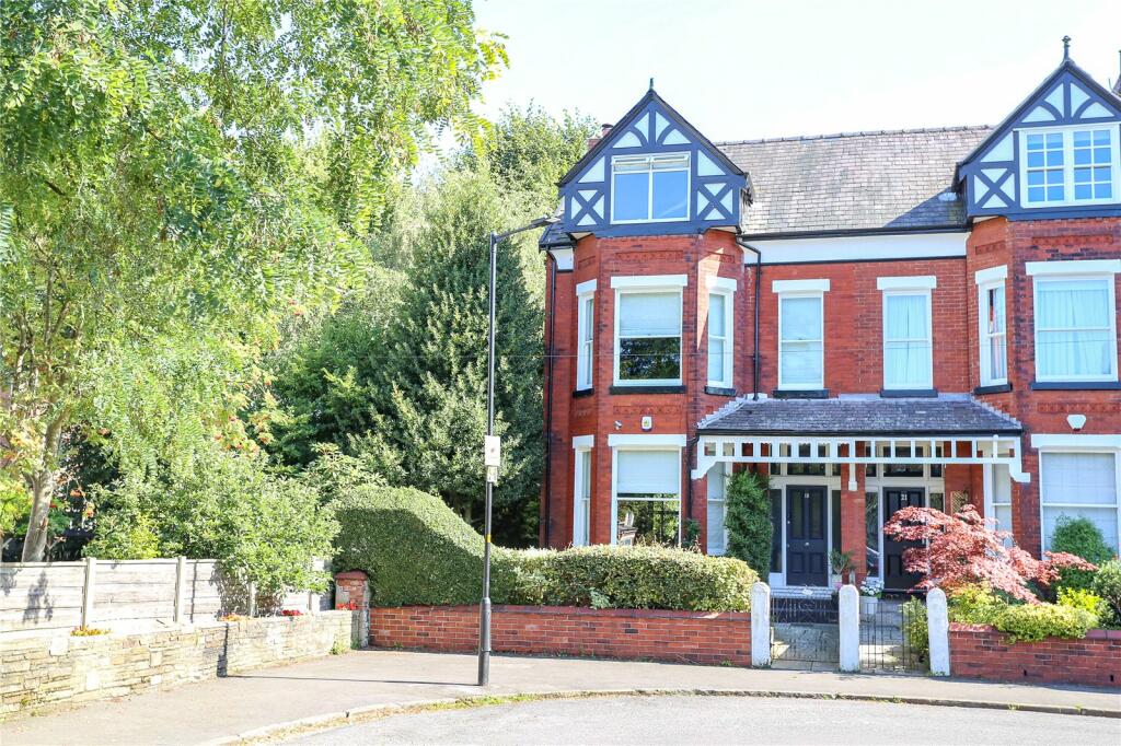 5 bedroom end of terrace house for sale in Gibsons Road, Heaton Moor