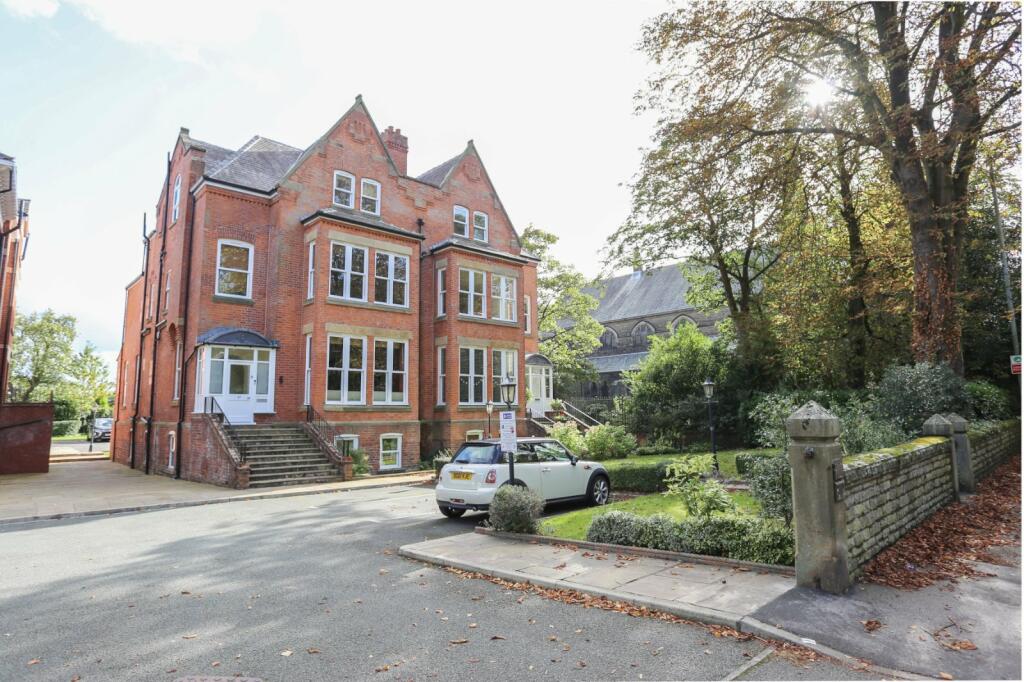 3 bedroom flat for sale in Heaton Gardens, 25 Heaton Moor Road, Heaton