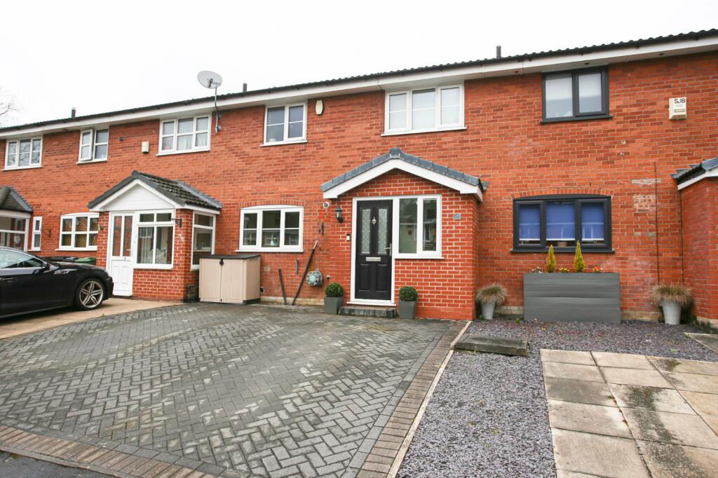 3 bedroom terraced house for sale in Greenside, Heaton Mersey