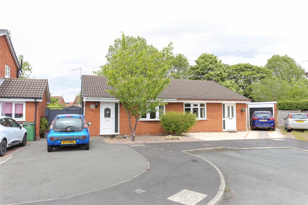 2 bedroom bungalow for sale in Beal Close, Heaton Mersey, Stockport, SK4